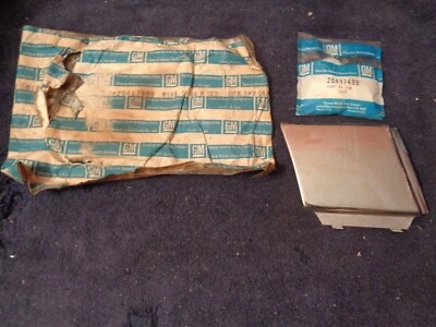 Nuevo de Lote Antiguo GM 1985-1990 Buick Electra LeSabre Balancín Inferior Guardabarros Borde-Clips LH Foto 1 de 4