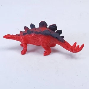 Stegosaurus Niños Juguete Plástico Rojo 6” Largo Dinosaurio - Imagen 1 de 3
