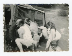 PHOTO SNAPSHOT, Côte d'IVOIRE Dabou sauvetage d’une méhari jeep du cours d’eau - Picture 1 of 2