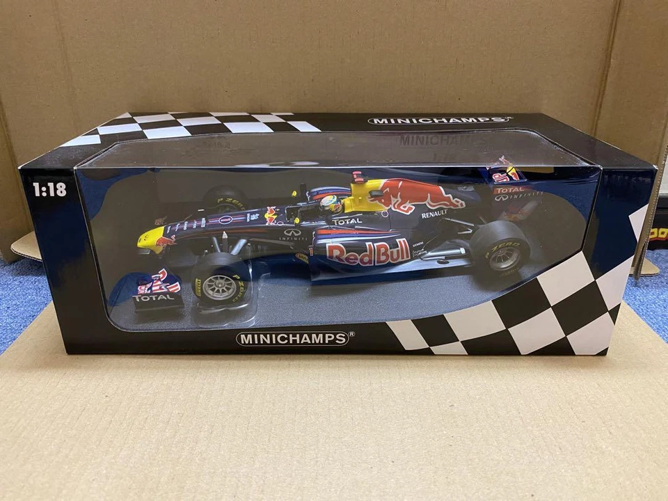 MINICHAMPS 1/18 Red Bull Racing Renault RB7 Sebastian Vettel 2011 NEW From Japan - Image 1 of 4