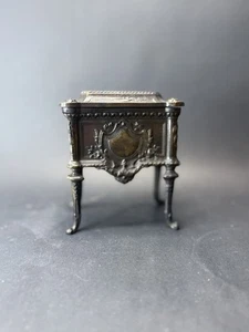 Antike französische viktorianische Bronze Metall Schmuckschatulle Schmuckschatulle mit Fuß - Bild 1 von 10