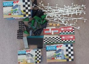 LOTE DE TRABAJO SCALEXTRIC INCLUYE 20 BARRERAS, PUENTES Y X3 CAJAS KIT VACÍAS - Imagen 1 de 8