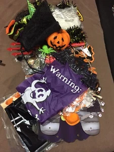 Schachtel mit verschiedenen Halloween Deko - Bild 1 von 1