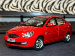 Distribuidor versión 1/24 modelo de coche Hyundai Accent - Imagen 1 de 6