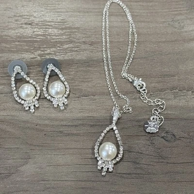 Juego de collar y pendientes Monet tono plata con perlas de imitación con pedrería #170 Foto 1 de 4