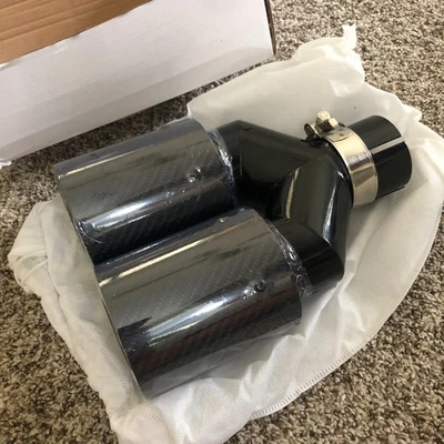 Conjunto de 2 pontas de escape universais de fibra de carbono preta brilhante única a dupla 2,5-3,5 - Imagem 1 de 4