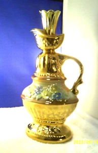 VINTAGE 1976 JIM BEAM REGAL CHINA DECANTER FLORAL AND WEEPING 24k GOLD  FINISH - Picture 1 of 3