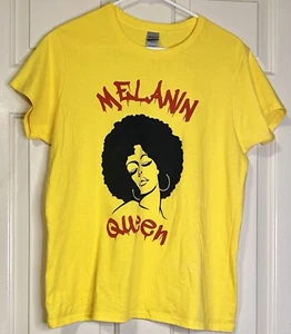 Women’s Yellow Magical Melanin Queen T Shirt - Imagen 1 de 1