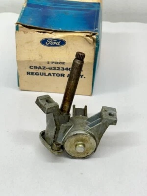 Regulador de ventana de ventilación delantera izquierda Ford Galaxie 1969-1971, LTD ASSY C9AZ-6223403-A Foto 1 de 4