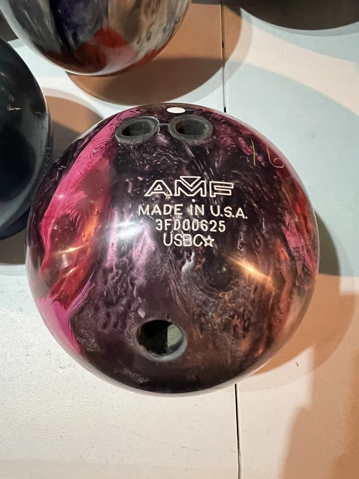 Bola de boliche de golpe de calor AMF de 15 lb Foto 1 de 1