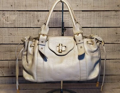 sac Sabrina cuir  grainé gris perle brillant - Photo 1/4