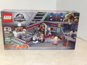 LEGO 75932 Jurassic World Park Velociraptor Chase w/ 4 minifigs & 1 Velociraptor - Picture 1 of 5