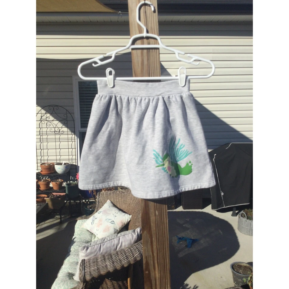 Lilly Pulitzer Girls Skort 8 Sweatshirt Grey Elastic Waist Hummingbird Beachy - Image 1 of 4