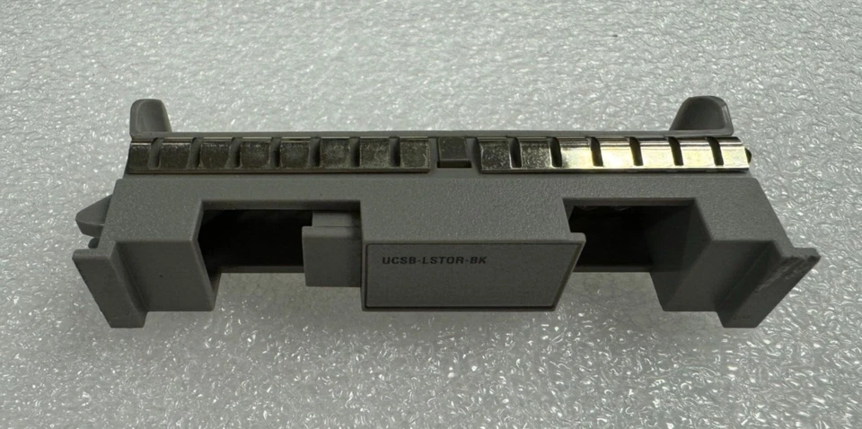 Panel de bloqueo de bahía de unidad Cisco UCSB-LSTOR-BK FlexStorage de 2,5" para UCS Foto 1 de 1