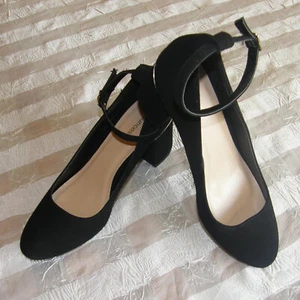 Sz 9.5 Maurices Tara Black Ankle Strap Block Heel Shoe Buckle Gold Accent - Picture 1 of 14