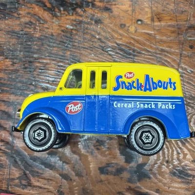 Ertl Collectibles 1950 Divco Post Snack Abouts Delivery Truck Bank Foto 1 de 4