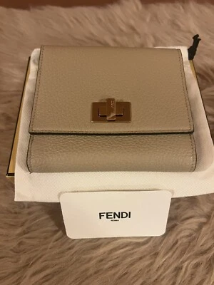 Auténtica Cartera Fendi Peekaboo Cuoio Roma Beige Sin Usar Foto 1 de 4