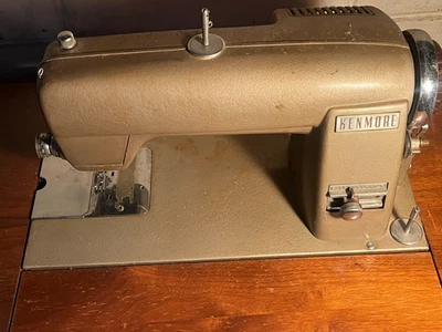 Máquina de coser Sear Roebuck & Co. Foto 1 de 4