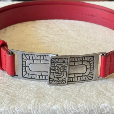 "Cinturón de cuero rojo cereza vintage hebilla de peltre azteca mexicana ajustable 22-33""" Foto 1 de 4