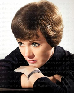 Julie Andrews 8x10 RARE COLOR Photo 605 - Picture 1 of 1