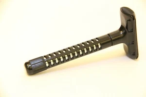 WILKINSON Sword Classic DE Black Men's Safety Razor Handheld Manual Blade Shaver - Picture 1 of 11