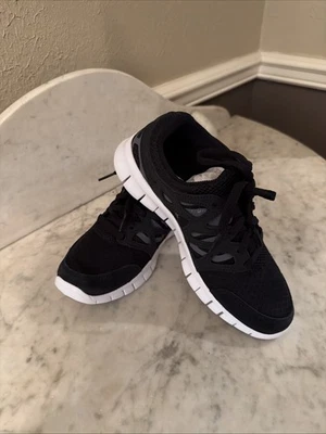 Nike Woman’s Free Run 2 Black White Gray Running Size 7.5 Medium - Image 1 of 4
