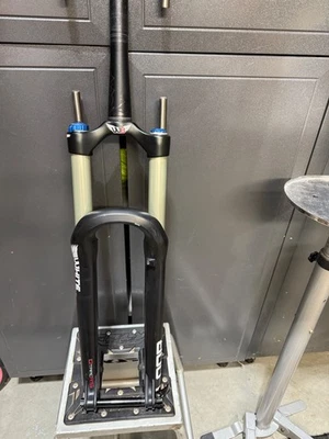 White Brothers Loop QTape R15 29 锥形悬挂前叉 29 — 第 1/4 张图片