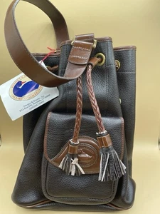 Dooney & Bourke Mokka Braun Allwetter Leder Sling Bucket Bag Neu mit Etikett USA VINTAGE - Bild 1 von 13