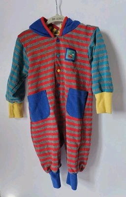 Mameluco con capucha a presión vintage pequeños escalones para niños 18 meses bloque de color Foto 1 de 4