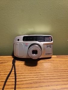 Minolta Freedom Zoom 70 Film Camera Aspherical Lens 35-70mm Silver Tested - Picture 1 of 14