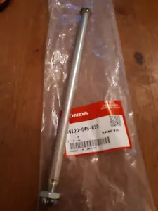 Bullone forcellone Honda C50 C70 C90 Cub e dado di bloccaggio albero perno 10mm -ARTICOLO ORIGINALE - Foto 1 di 5