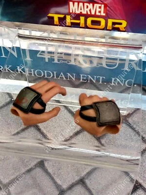 Hot Toys MMS445 Thor Ragnarok Gladiator 1/6 action figure's 2 holding hands only - Image 1 of 4