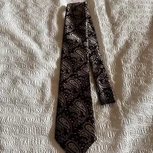 Kenneth Roberts Platinum Brown Paisley 100% Silk Neck Tie Standard Length NEW - Picture 1 of 6