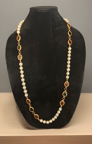 Collana CHANEL Paris anni 80 placcata oro finta perle Gripoix e sautoir colorato 36"
