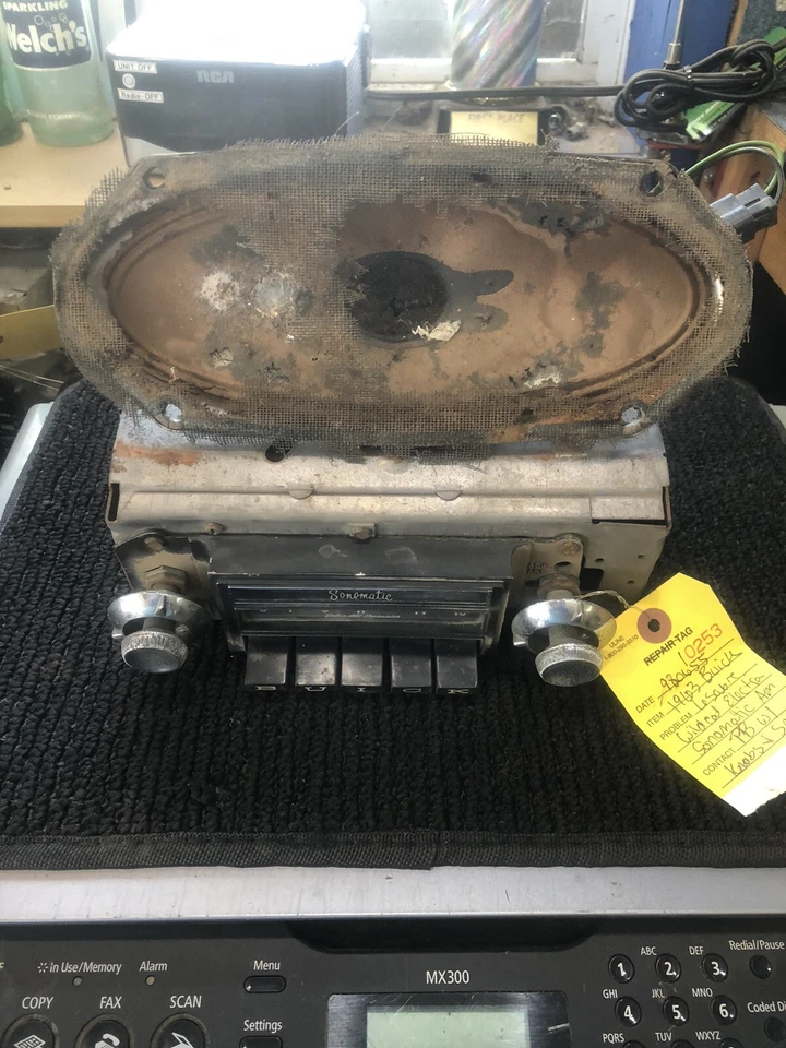 Buick Lesabre 1963, Wildcat Sonomatic radio pulsador am con perillas y altavoz Foto 1 de 4