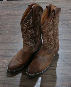 Stivali Ariat uomo taglia 8,5 marroni Heritage western cowboy punta tonda 10002204 34725 - Foto 1 di 8