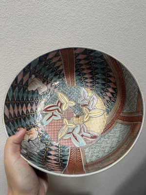 Antiguo cuenco Imari japonés de porcelana con marca Foto 1 de 4