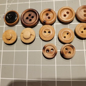 18 Vintage Wood Buttons - Picture 1 of 6