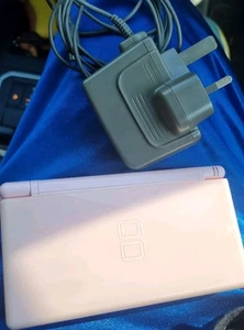 Rosa Ds Nintendo + 11 Ds Spiele Autos Lego Tetris Potter Ben 10 Ninjago Spongebob - Bild 1 von 9