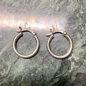 5/8” Sterling Silver Hoop Earrings Hinge Closure - Picture 1 of 4