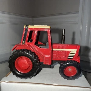 Vintage 1985 NPS Maßstab 1:43 International 3180 Traktor mit MFD, rot, gebraucht - Bild 1 von 8