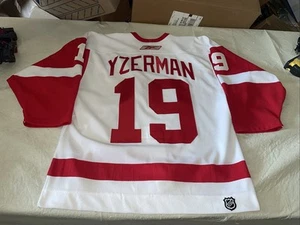 Authentic Steve Yzerman Detroit Red Wings Reebok 6100 Jersey clean Mens 46 Mic - Picture 1 of 12