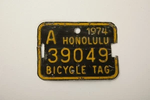 A Honolulu Bicycle License Plate (R4A/JSF6) Black Gold Tag 1974 39049 - Picture 1 of 5