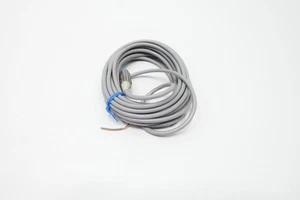 Azbil FL7M-8J6ND-L5 Cylindrical Proximity Sensor - Picture 1 of 6