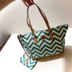 NWOT Dooney & Bourke Large Chevron Shopper Tote & Coin Purse + Keychain Set - Picture 1 of 13