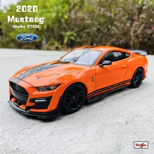 Modellino auto Ford Mustang Shelby GT500 1:24 con caratteristiche esclusive - Foto 1 di 6