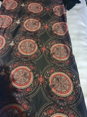 Material world By Madonna Little Vestido Negro Estampado Caleidescopio 8 Sin Hierro Foto 1 de 4