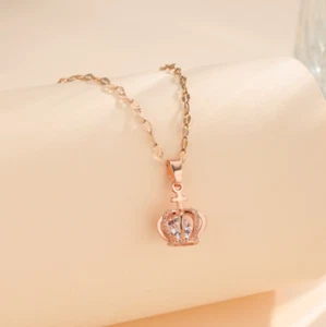 Pequeño Collar de Cadena de Circonio Cúbico Pavimentado con Corona Real Oro Rosa de Titanio - Imagen 1 de 3