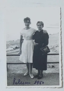 09185 Foto d'epoca 182 - Donne a Monte Pellegrino (Palermo) - 1960 - Picture 1 of 4