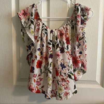 Poncho corto Rue 21 Fluttery floral para mujer talla mediana forrado blanco con flores Foto 1 de 4